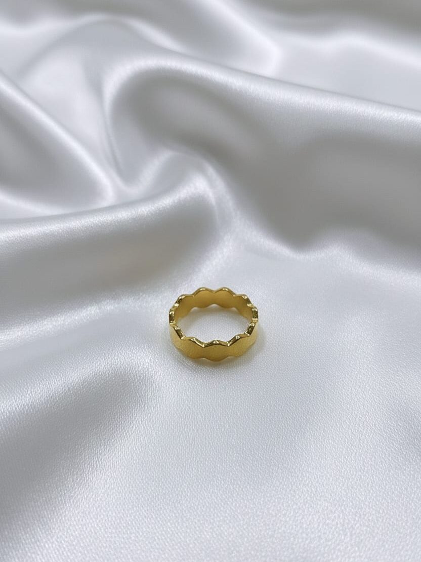 Geometric Circular Ring on Hand – Women Jewelry Simple Geometric Circular Ring for Women on Hand